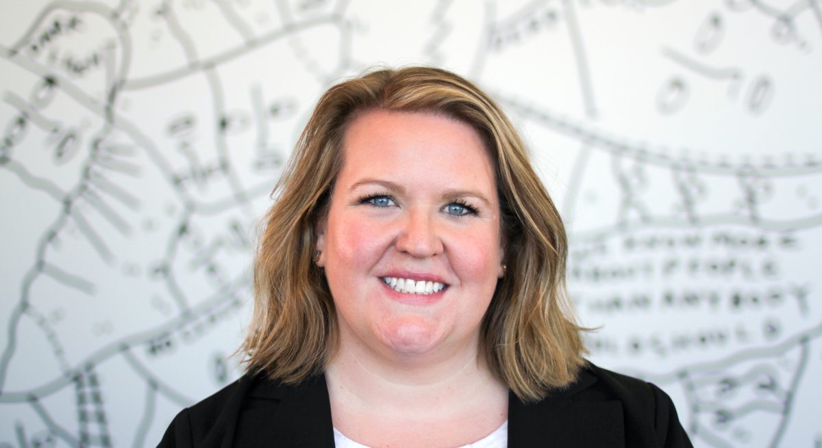 Apakah asumsi menciptakan hambatan bagi perempuan dalam mencari peran kepemimpinan?