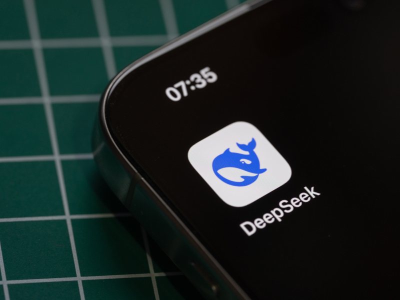 DeepSeek AI Assistant icon on a phone screen.