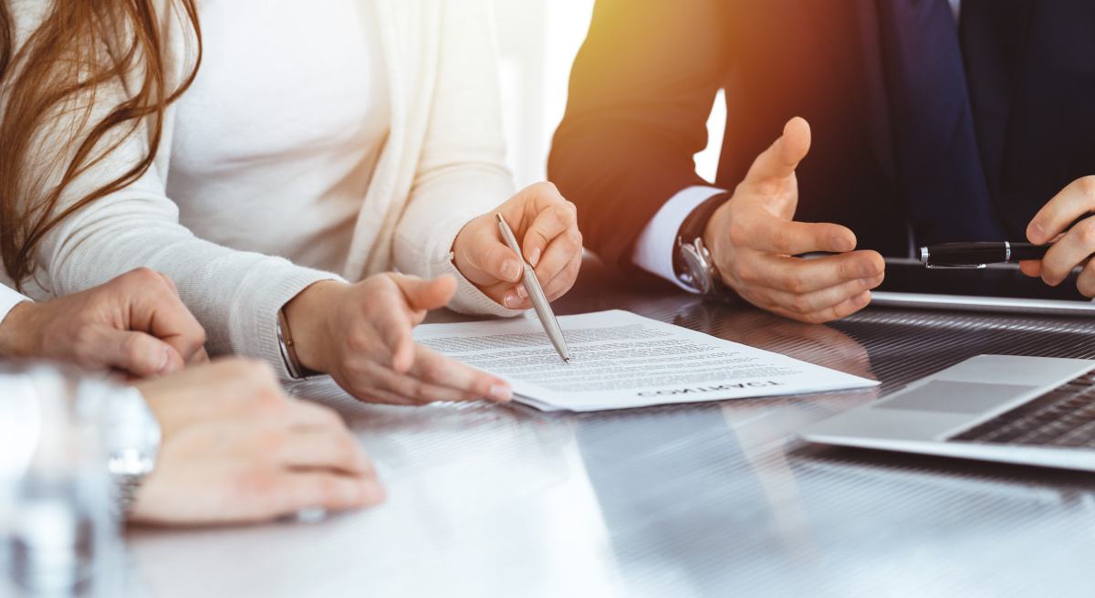 Perekrutan kontrak merupakan bukti pasar kerja yang berhati-hati, demikian temuan laporan