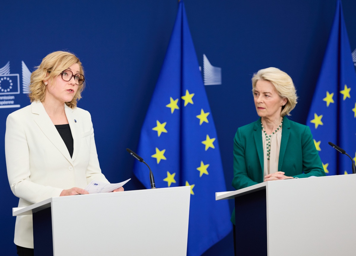 Two blonde women with EU blue and yellow stars behind.