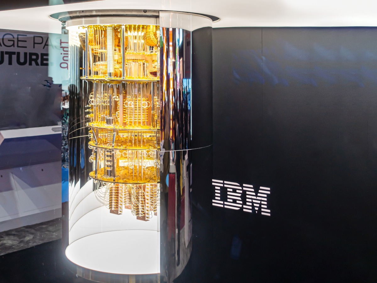 Quantum computer and IBM logo