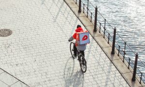 Bloomberg: Prosus meminta UE untuk menghentikan penjualan paksa saham Delivery Hero