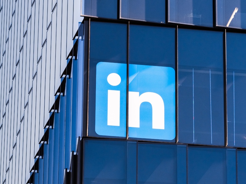 A skyscraper building with the LinkedIn logo on one of its windows.