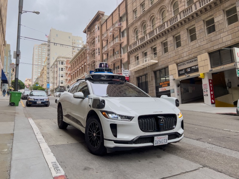 Masalah Waymo: 3.800 robotaxis ditarik kembali setelah kesalahan perangkat lunak