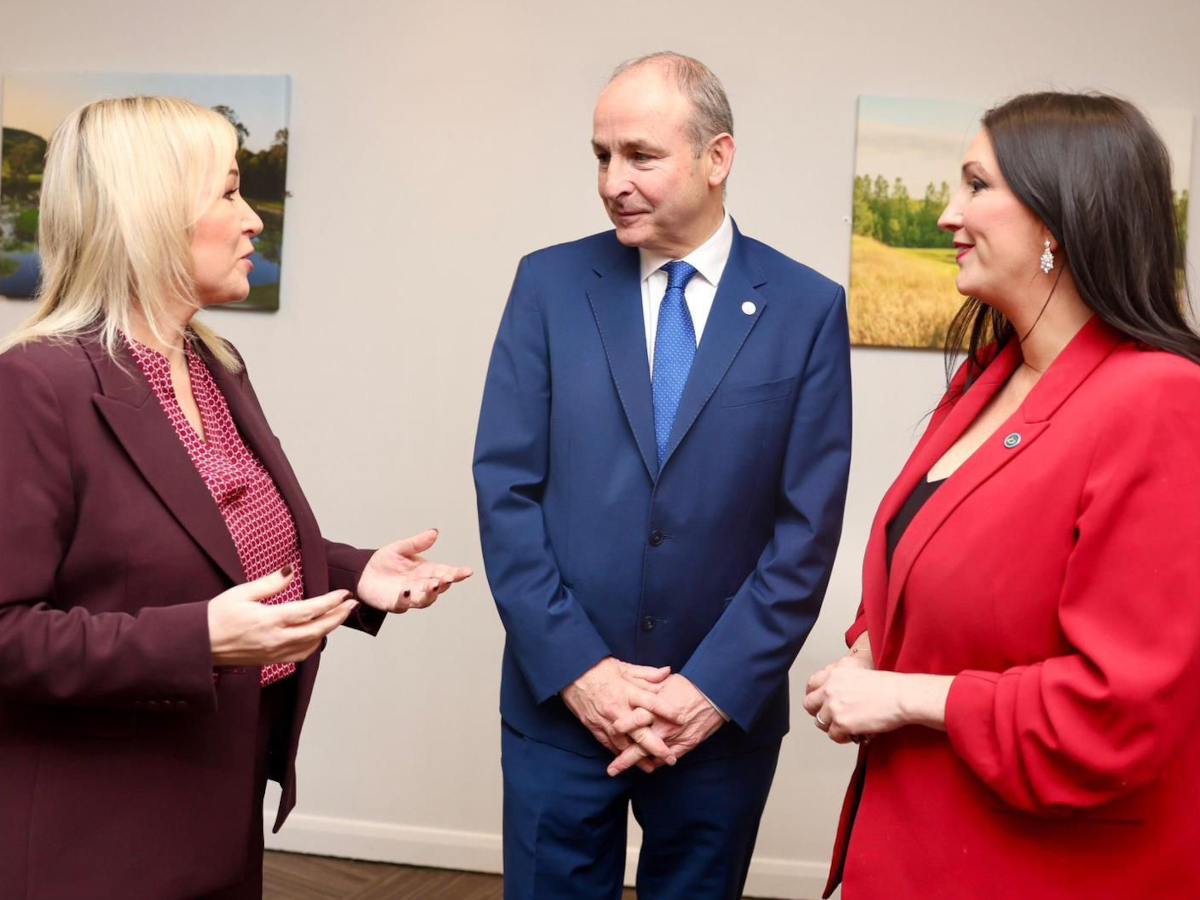 Three politicians, two women and a man, chatting.