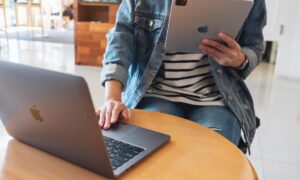 Apple menaikkan harga Mac, iPad karena krisis chip yang menguras kantong