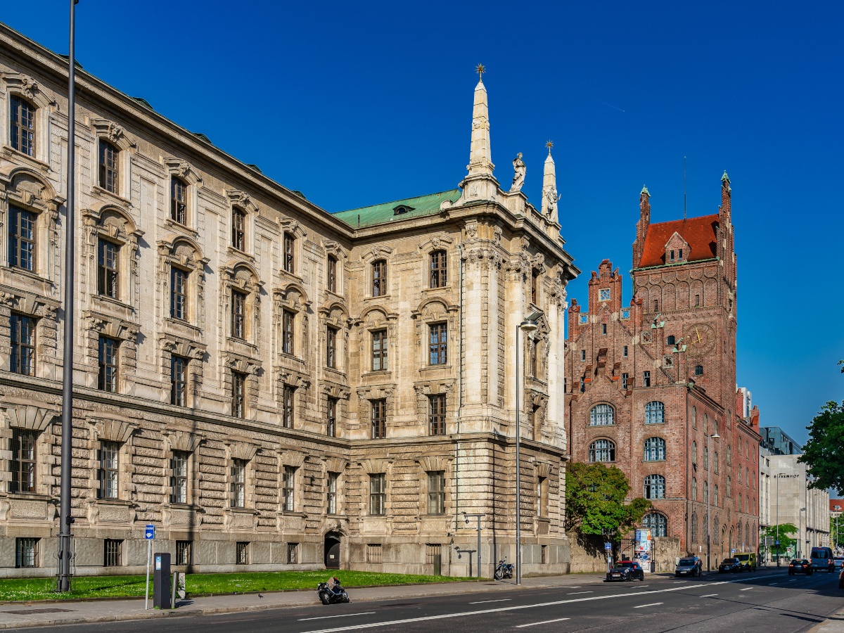 Higher Regional Court and Bavarian Constitutional Court in daylight.