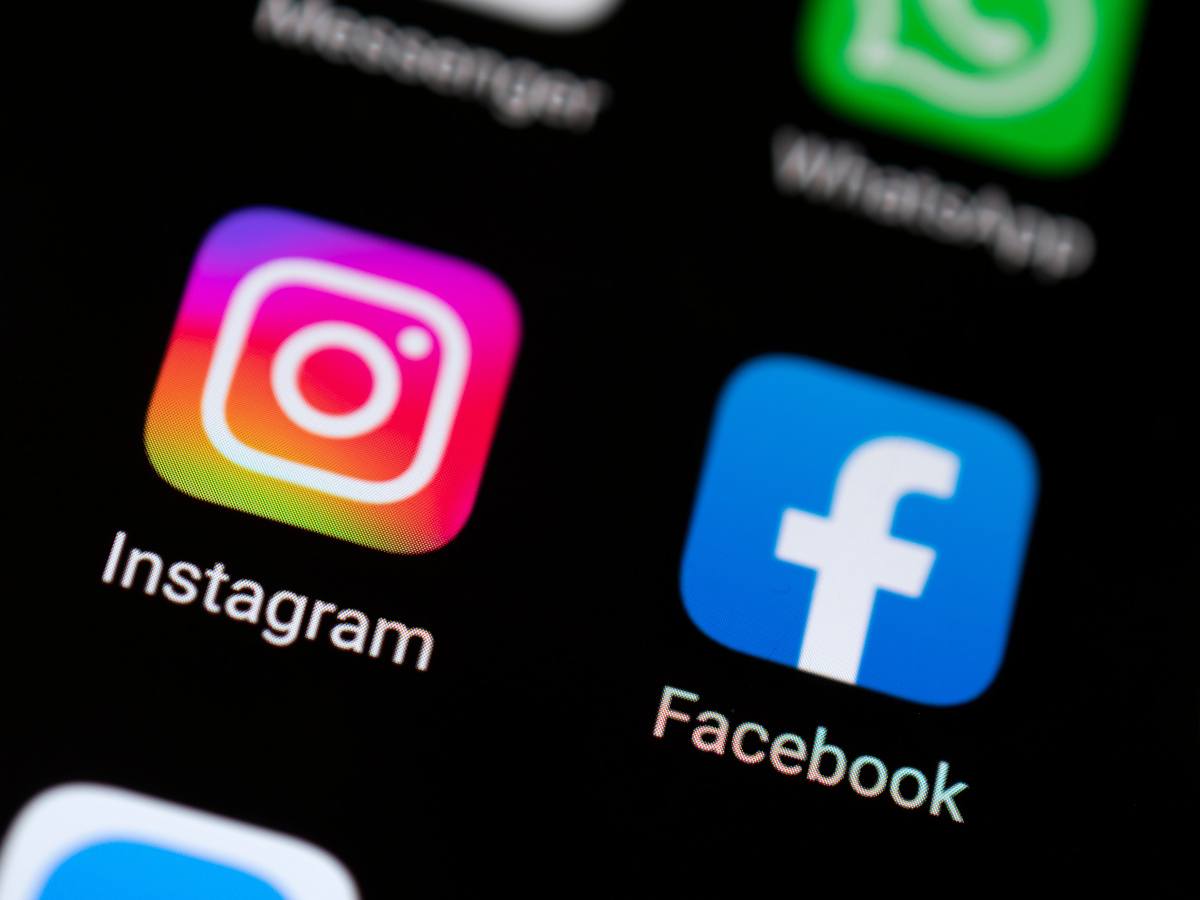 Instagram and Facebook app logos on a smartphone screen.