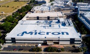 Micron, saham Qualcomm melonjak setelah kuartal yang kuat, kesepakatan chip baru