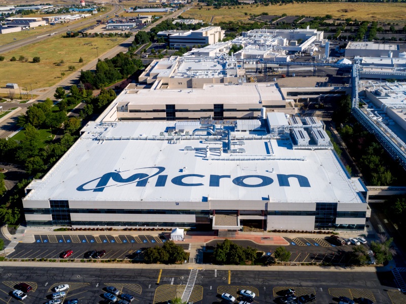 Micron, saham Qualcomm melonjak setelah kuartal yang kuat, kesepakatan chip baru