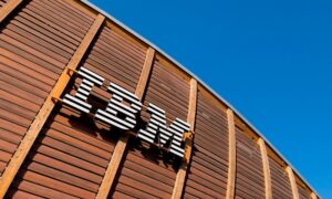 IBM membeli HRL yang didirikan Howard Hughes untuk mendorong rencana kuantum