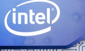 Saham Intel menguat di tengah PHK yang dikonfirmasi dan perombakan pusat data