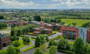 University of Limerick memberikan penghargaan kepada lulusan pertama di bidang teknik imersif 24 Agustus 2026