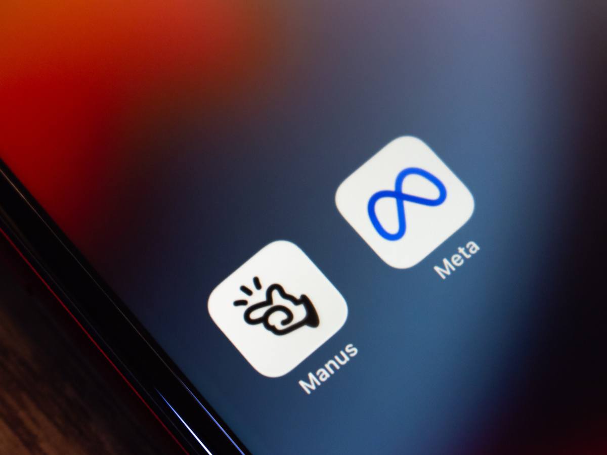 Meta and Manus apps on a smartphone.