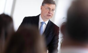 Wawancara: Euro digital akan menawarkan ‘privasi seperti uang tunai’, kata Dombrovskis