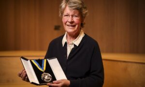 Ahli astrofisika Jocelyn Bell Burnell menganugerahi UCD Ulysses Medal