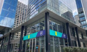 BT mengakuisisi saingan telekomunikasi yang sedang kesulitan, TalkTalk, seharga £400 juta