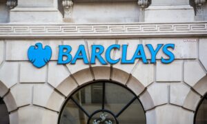 Barclays akan memangkas 5.000 pekerjanya sebagai upaya mengurangi biaya dengan AI