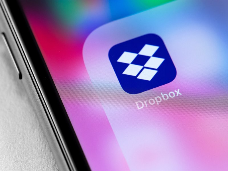 Dropbox memotong 200 peran global