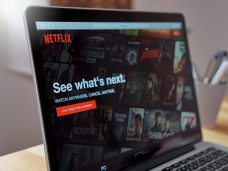 Netflix membukukan pendapatan suam-suam kuku setelah 1.000 PHK dan keluarnya perusahaan-perusahaan besar