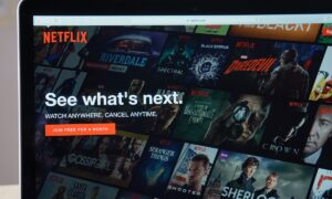 Raksasa streaming Netflix memangkas 1.000 pekerjaan karena perubahan organisasi